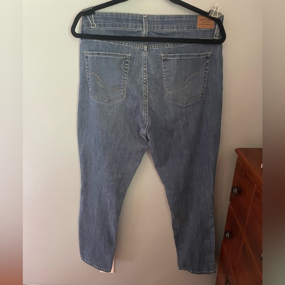 Vintage Signature by Levi Straus Co. Mid Rise Slim Fit Denim Jeans - Picture 7 of 7